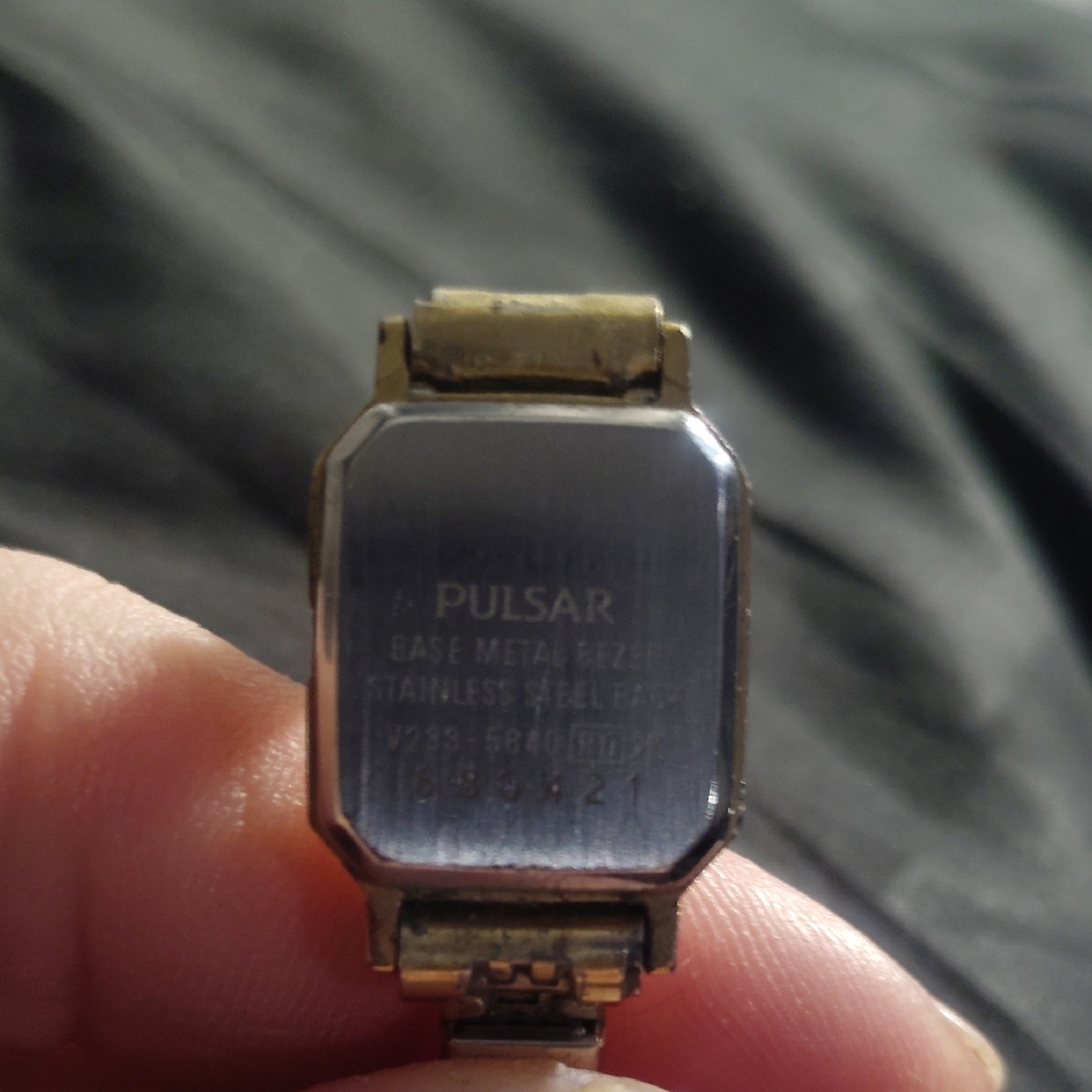 Pulsar Gold Rectangular Watch - Picture 2 of 4